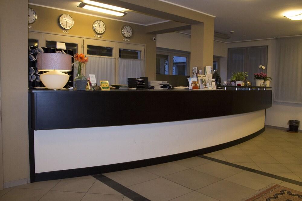 Parini Hotel Бозизио-Парини Экстерьер фото
