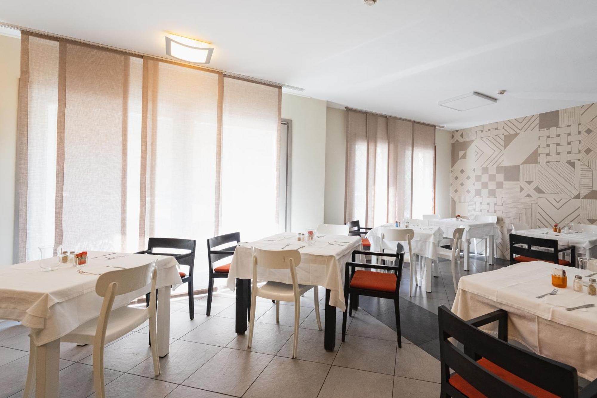 Parini Hotel Бозизио-Парини Экстерьер фото