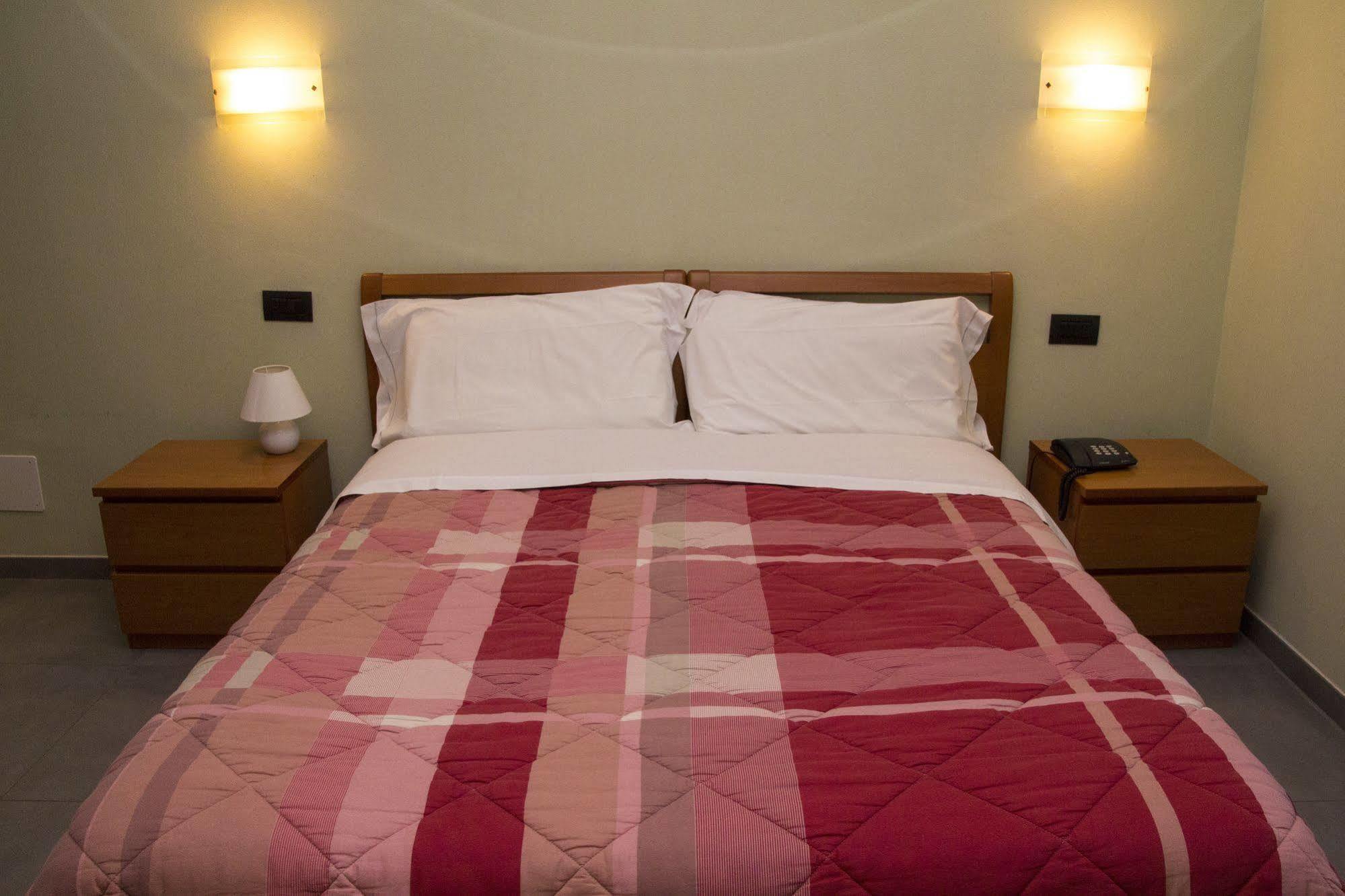 Parini Hotel Бозизио-Парини Экстерьер фото
